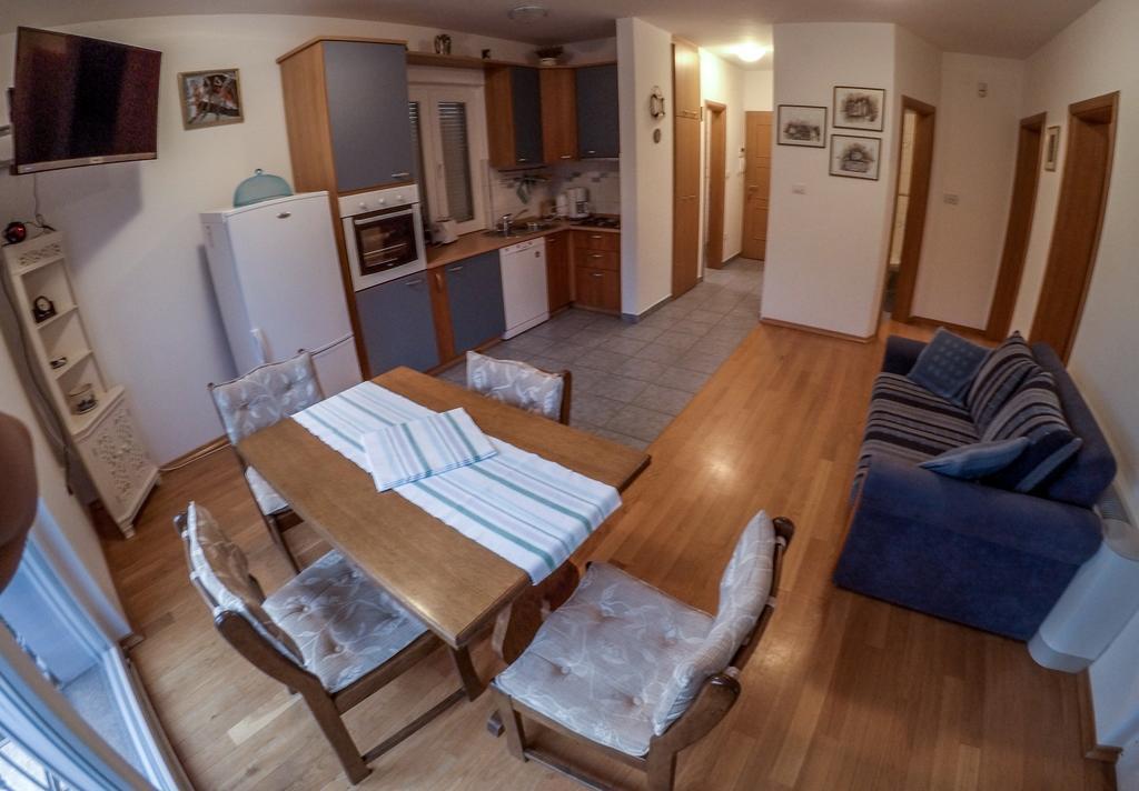 Apartments Car Kampor Rom bilde