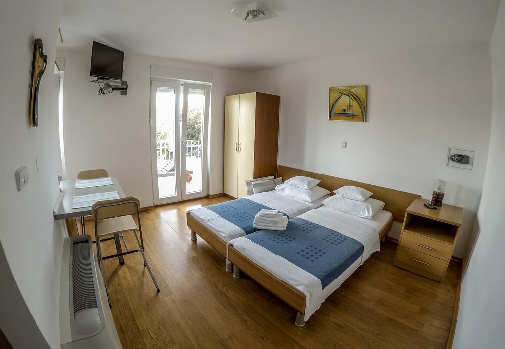 Apartments Car Kampor Rom bilde