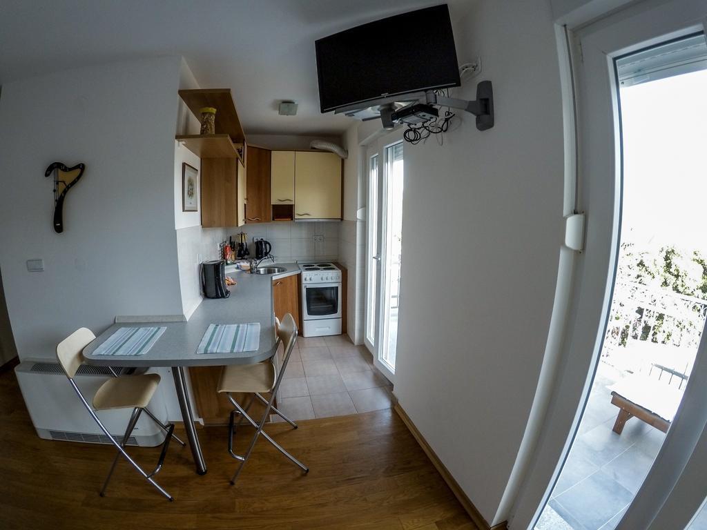 Apartments Car Kampor Rom bilde